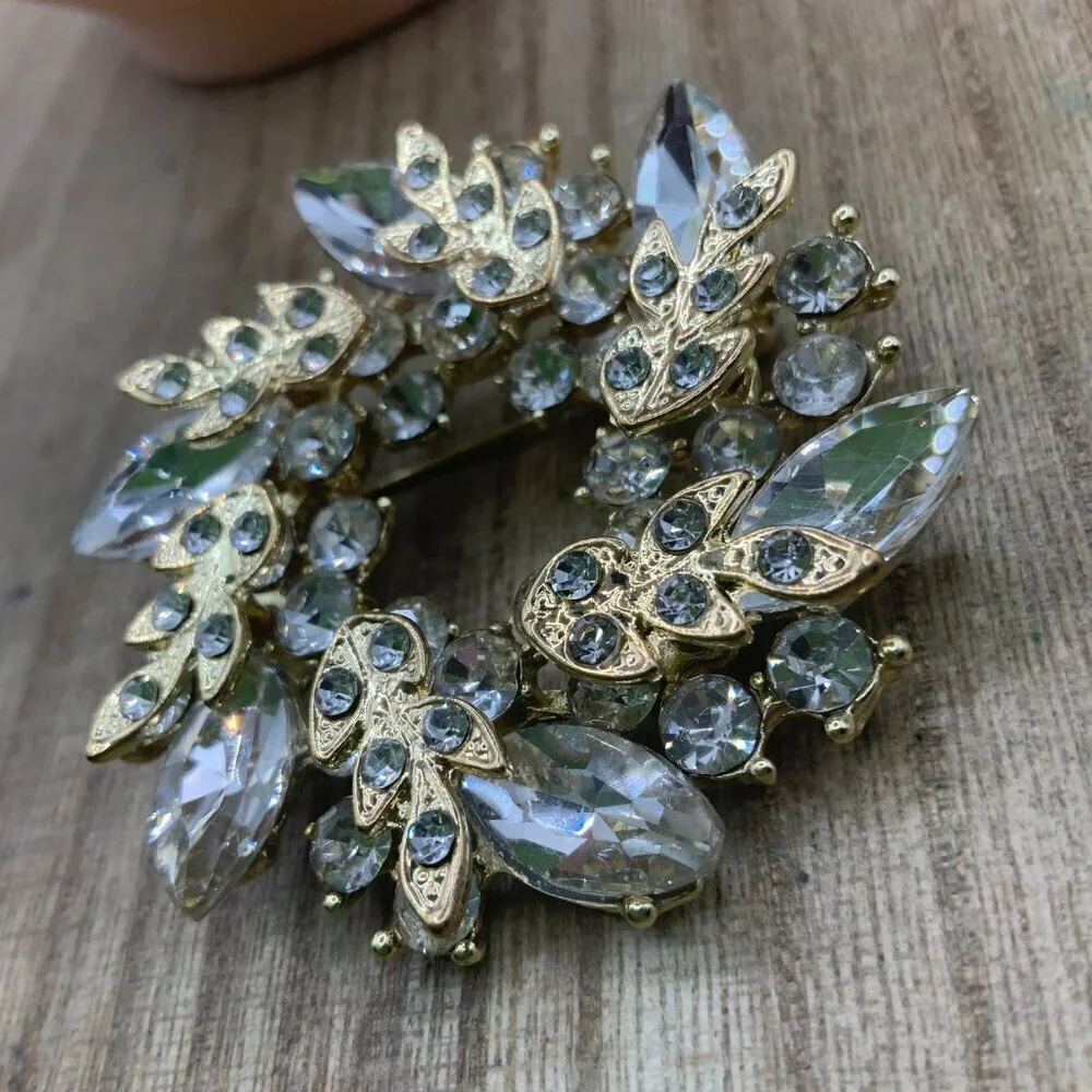 Flower Wreath Jeweled Crystal Vintage Style Gold Tone Brooch